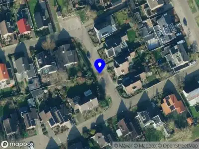 Brandweer met gepaste spoed naar de De Roerdomp in Vriezenveen vanwege afhijsen patient