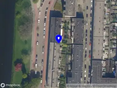 Ambulance met gepaste spoed naar de Vredenoordkade in Rotterdam