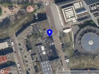 Ambulance met grote spoed naar de Diergaardesingel in Rotterdam