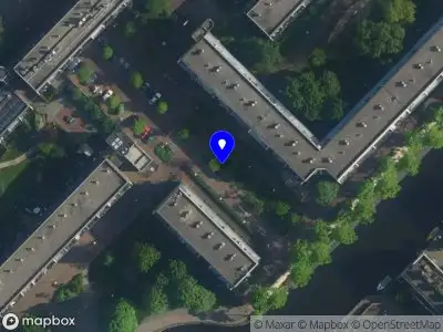 Ambulance met grote spoed naar de Kattenburgerkruisstraat in Amsterdam