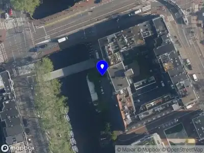 Brandweer met grote spoed naar de Groenmarktkade in Amsterdam vanwege stankoverlast