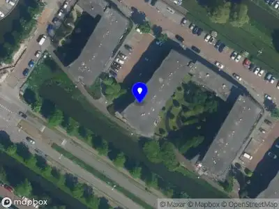 Ambulance met grote spoed naar de Jungfrau in Amsterdam