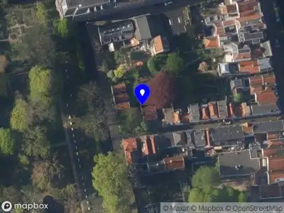 Ambulance met gepaste spoed naar de Vollebregtshof in Leiden