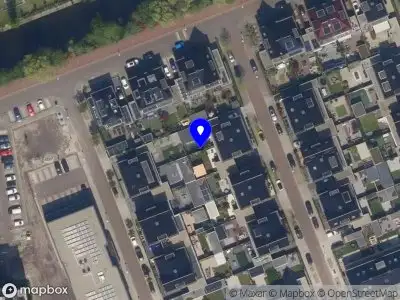 Ambulance met grote spoed naar de Francijntje de Kadtlaan in Vlaardingen