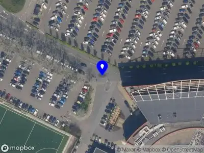 Ambulance met gepaste spoed naar de Abraham van Stolkweg in Rotterdam