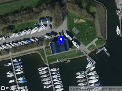 Ambulance met grote spoed naar de Jachthaven in Herkingen