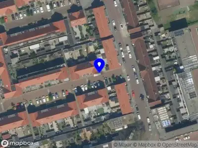 Ambulance en brandweer met grote spoed naar de Acaciastraat in IJmuiden vanwege gebouwbrand