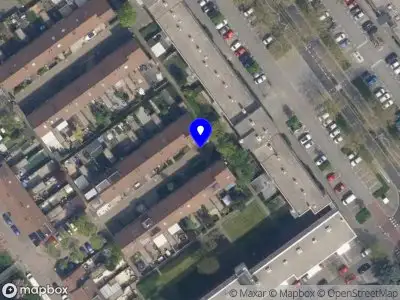 Ambulance met grote spoed naar de Drontermeer in Rotterdam