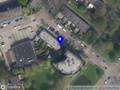 Ambulance met grote spoed naar de Van Poeljeweg in Rotterdam