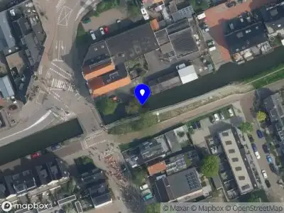 Ambulance met grote spoed naar de Wethouder Sonneveldhof in Delfgauw