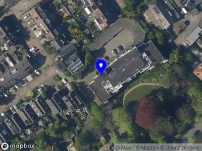Ambulance met grote spoed naar de Carolinenhof in Leidschendam