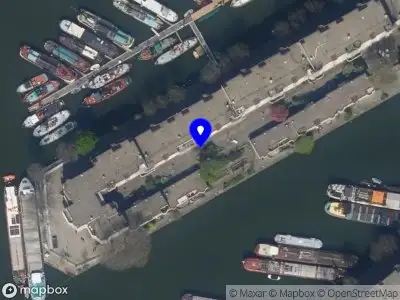 Ambulance met grote spoed naar de Jufferkade in Rotterdam