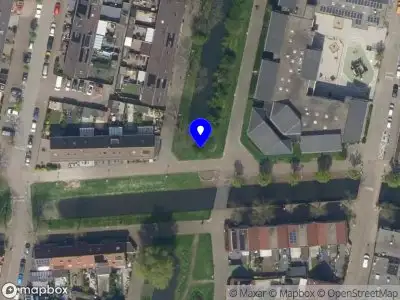 Ambulance met grote spoed naar de Oude Watering in Rotterdam