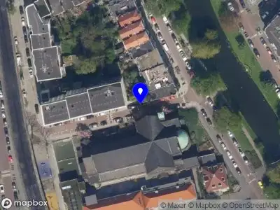 Ambulance met grote spoed naar de Nootdorpstraat in Rotterdam