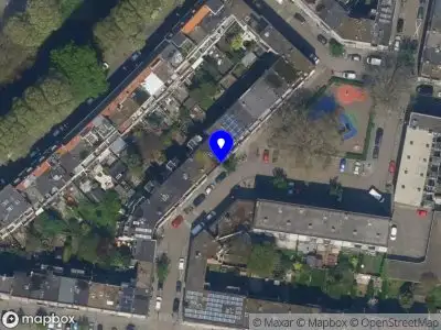 Ambulance met grote spoed naar de Newtonstraat in Schiedam