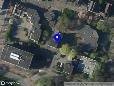 Ambulance met grote spoed naar de Deurlooplein in Alkmaar