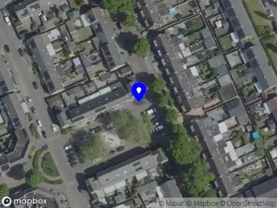 Brandweer met grote spoed naar de Anjerstraat in Helmond vanwege voertuigbrand