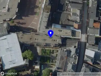 Ambulance met grote spoed naar de Van Berlostraat in Weert