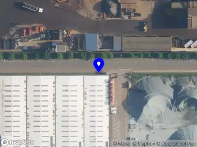 Ambulance met grote spoed naar de Kwadrantweg in Amsterdam