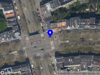 Ambulance met grote spoed naar de 's-Gravendijkwal in Rotterdam