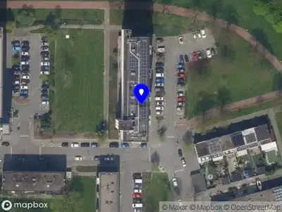 Ambulance met gepaste spoed naar de Burgemeester Hazenberglaan in Rotterdam