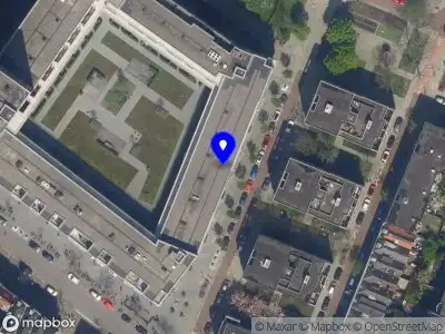 Ambulance met grote spoed naar de Adamshofstraat in Rotterdam