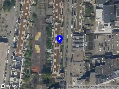 Ambulance met gepaste spoed naar de Bloemkwekersstraat in Rotterdam