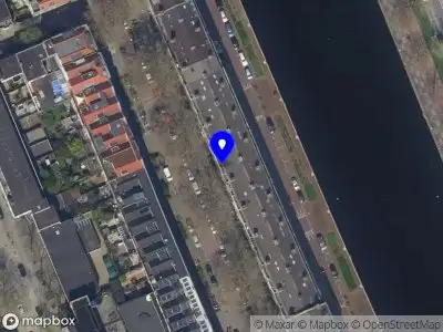 Ambulance met grote spoed naar de Mathenesserdijk in Rotterdam