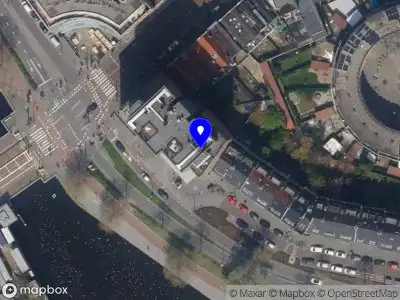 Ambulance met grote spoed naar de Rochussenstraat in Rotterdam