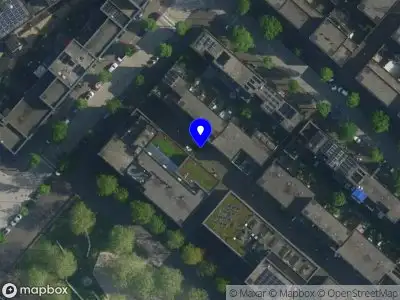 Brandweer met gepaste spoed naar de Piet Zwarthof in Amsterdam