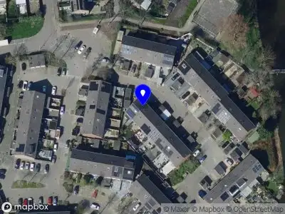 Ambulance met grote spoed naar de Snoekenveen in Spijkenisse