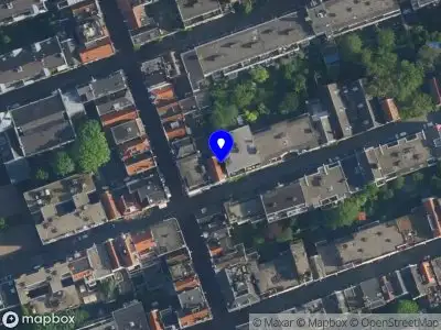 Ambulance met grote spoed naar de Anjeliersstraat in Amsterdam