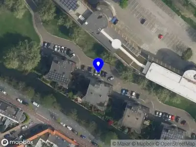 Ambulance met grote spoed naar de Poortweg in Delft