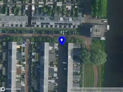 Ambulance met grote spoed naar de Tom Lodewijklaan in Amstelveen