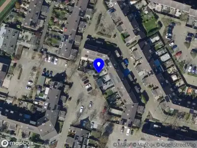 Ambulance met grote spoed naar de Janswaal in Hoogvliet Rotterdam