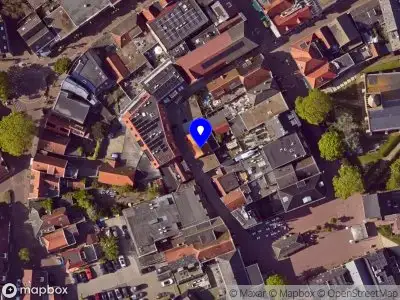 Ambulance met grote spoed naar de Kantoorstraat in Den Burg