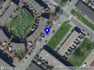 Ambulance met grote spoed naar de Blankvoornstraat in Hoogvliet Rotterdam