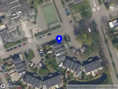 Ambulance met grote spoed naar de Zeisthoeve in Vlaardingen