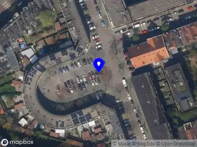 Ambulance met grote spoed naar de Duyststraat in Rotterdam