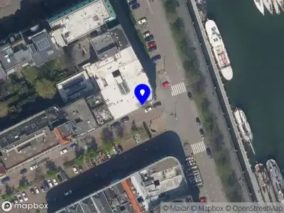 Ambulance met gepaste spoed naar de Veerhaven in Rotterdam