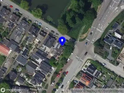 Ambulance met grote spoed naar de Haaswijkweg West in Dordrecht