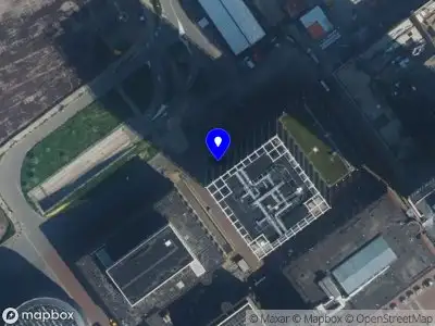 Ambulance met grote spoed naar de Bercylaan in Amsterdam