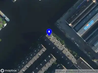Ambulance naar de Nieuwe Oostenburgerdwarsstraat in Amsterdam