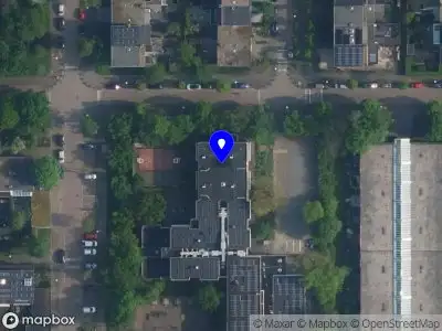 Ambulance met grote spoed naar de Goudestein in Amsterdam