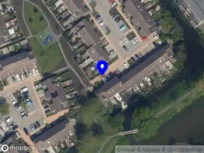 Ambulance met grote spoed naar de Doelen in Capelle aan den IJssel