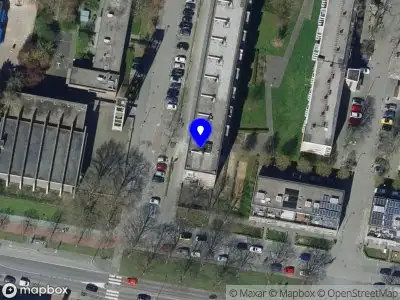 Ambulance met grote spoed naar de Sommelsdijkstraat in Rotterdam