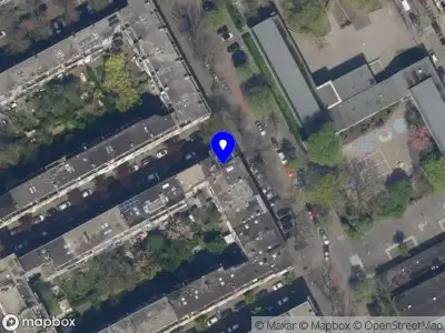 Ambulance met grote spoed naar de Nobelstraat in Rotterdam