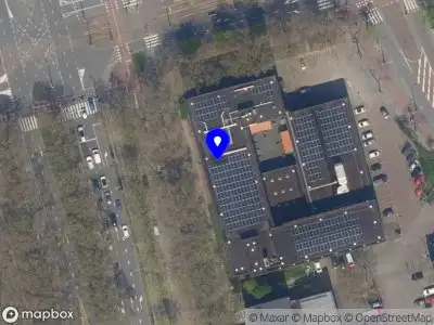 Ambulance met grote spoed naar de Walenburgerweg in Rotterdam
