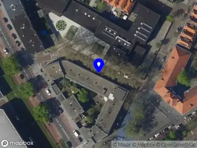 Ambulance met gepaste spoed naar de Van Damstraat in 's-Gravenhage