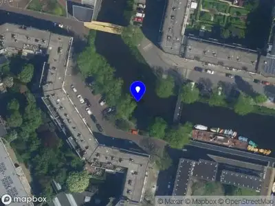 Ambulance met grote spoed naar de Martin Vlaarkade in Amsterdam